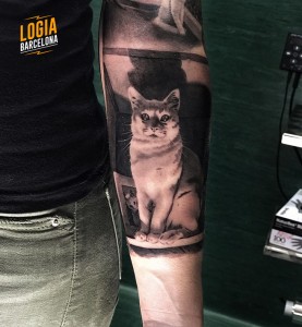 tatuaje_realismo_brazo_gato_Logia_Barcelona_Eduar_Cardona 